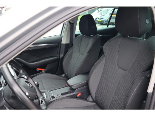 Skoda Octavia Combi 1.5 TSI First Edition | Stoelverwarming | Parkeersensoren | Navigatie | Apple Carplay/Andro... ActivLease financial lease
