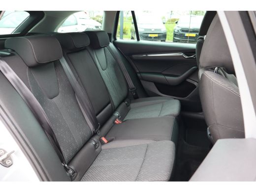 Skoda Octavia Combi 1.5 TSI First Edition | Stoelverwarming | Parkeersensoren | Navigatie | Apple Carplay/Andro... ActivLease financial lease