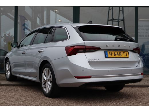 Skoda Octavia Combi 1.5 TSI First Edition | Stoelverwarming | Parkeersensoren | Navigatie | Apple Carplay/Andro... ActivLease financial lease