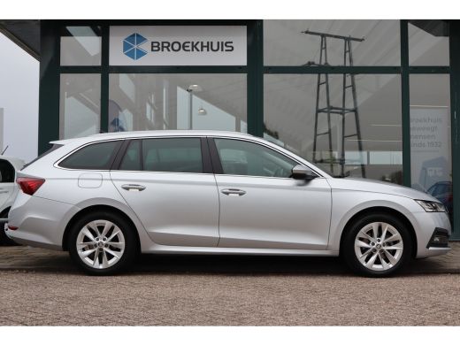 Skoda Octavia Combi 1.5 TSI First Edition | Stoelverwarming | Parkeersensoren | Navigatie | Apple Carplay/Andro... ActivLease financial lease