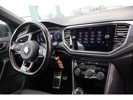 Volkswagen T-Roc 1.5 TSI Sport | Cruise Control | Achteruitrijcamera | Apple Carplay/Android Auto | ActivLease financial lease