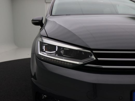 Volkswagen Touran 1.5 TSi 150 Pk Automaat Highline 7 Persoons | Leder | Panoramadak | Trekhaak | Full LED | Camera ... ActivLease financial lease