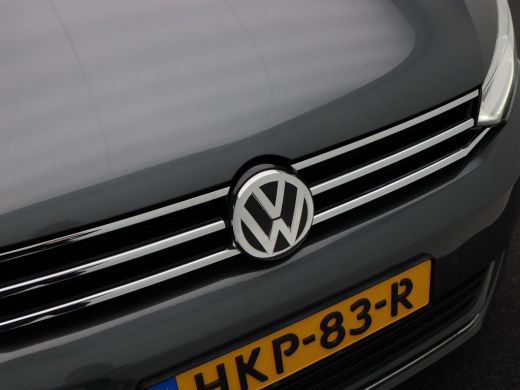 Volkswagen Touran 1.5 TSi 150 Pk Automaat Highline 7 Persoons | Leder | Panoramadak | Trekhaak | Full LED | Camera ... ActivLease financial lease