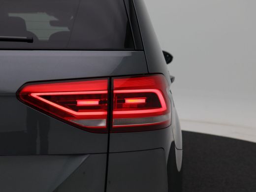 Volkswagen Touran 1.5 TSi 150 Pk Automaat Highline 7 Persoons | Leder | Panoramadak | Trekhaak | Full LED | Camera ... ActivLease financial lease