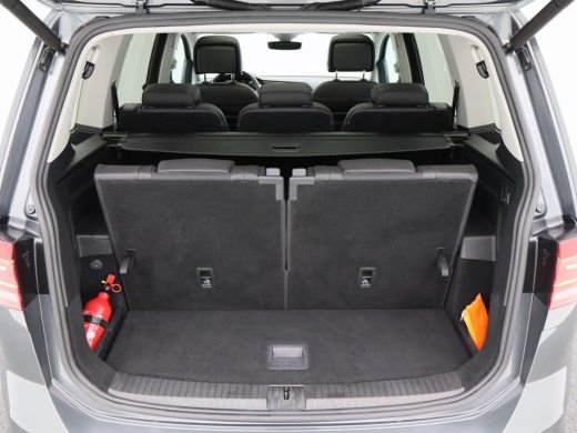 Volkswagen Touran 1.5 TSi 150 Pk Automaat Highline 7 Persoons | Leder | Panoramadak | Trekhaak | Full LED | Camera ... ActivLease financial lease