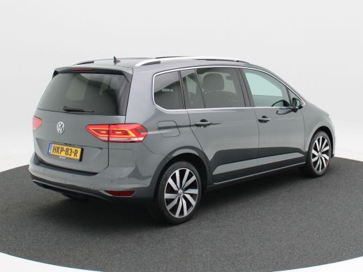 Volkswagen Touran 1.5 TSi 150 Pk Automaat Highline 7 Persoons | Leder | Panoramadak | Trekhaak | Full LED | Camera ... ActivLease financial lease