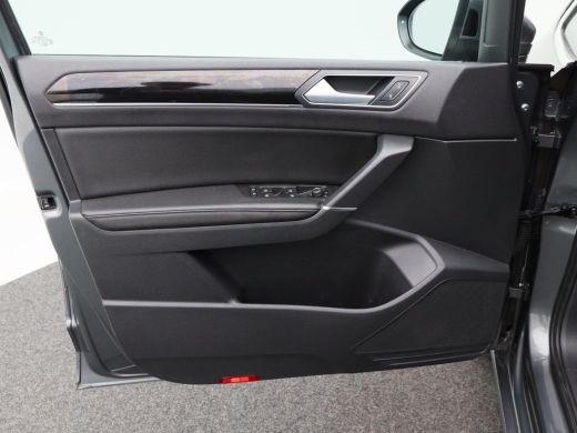 Volkswagen Touran 1.5 TSi 150 Pk Automaat Highline 7 Persoons | Leder | Panoramadak | Trekhaak | Full LED | Camera ... ActivLease financial lease