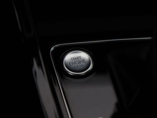 Volkswagen Touran 1.5 TSi 150 Pk Automaat Highline 7 Persoons | Leder | Panoramadak | Trekhaak | Full LED | Camera ... ActivLease financial lease