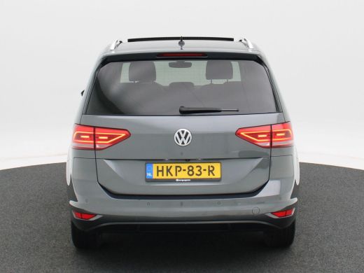 Volkswagen Touran 1.5 TSi 150 Pk Automaat Highline 7 Persoons | Leder | Panoramadak | Trekhaak | Full LED | Camera ... ActivLease financial lease