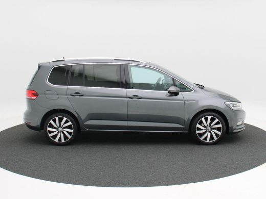 Volkswagen Touran 1.5 TSi 150 Pk Automaat Highline 7 Persoons | Leder | Panoramadak | Trekhaak | Full LED | Camera ... ActivLease financial lease