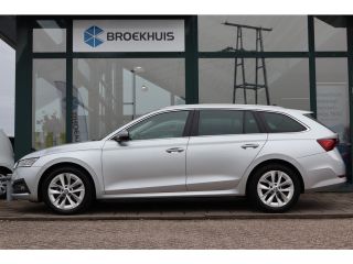 Skoda Octavia Combi 1.5 TSI First Edition | Stoelverwarming | Parkeersensoren | Navigatie | Apple Carplay/Andro...