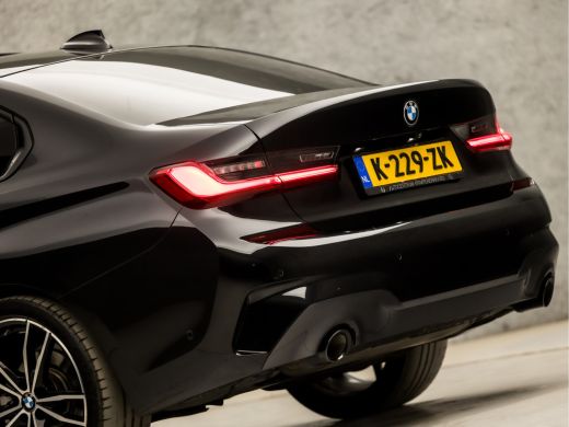 BMW 3-serie 320i High Executive M Sport 184Pk Automaat (SCHUIFDAK, M PAKKET, APPLE CARPLAY, LEDER/ALCANTARA, ... ActivLease financial lease