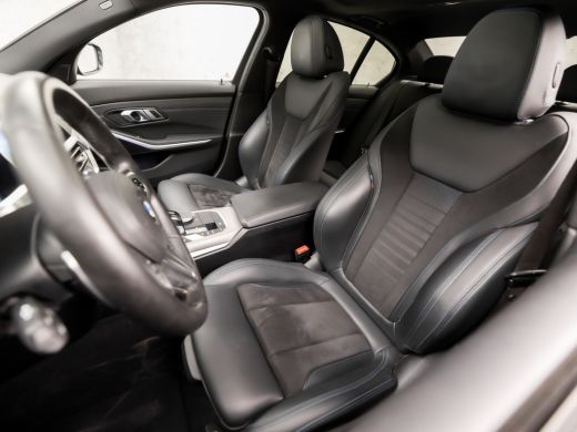 BMW 3-serie 320i High Executive M Sport 184Pk Automaat (SCHUIFDAK, M PAKKET, APPLE CARPLAY, LEDER/ALCANTARA, ... ActivLease financial lease