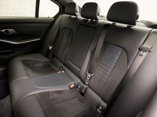 BMW 3-serie 320i High Executive M Sport 184Pk Automaat (SCHUIFDAK, M PAKKET, APPLE CARPLAY, LEDER/ALCANTARA, ... ActivLease financial lease