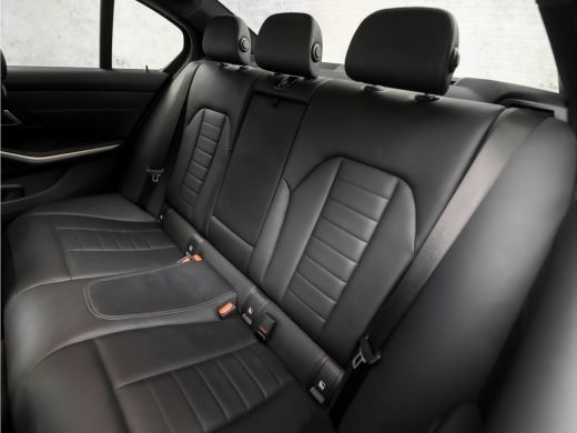 BMW 3-serie 330e Sportline 293Pk Automaat (APPLE CARPLAY, M STUUR, 1e EIGENAAR, GROOT NAVI, STOELVERWARMING, ... ActivLease financial lease