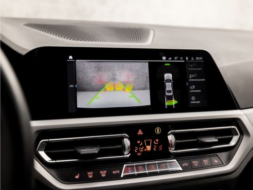 BMW 3-serie 330e Sportline 293Pk Automaat (APPLE CARPLAY, M STUUR, 1e EIGENAAR, GROOT NAVI, STOELVERWARMING, ... ActivLease financial lease
