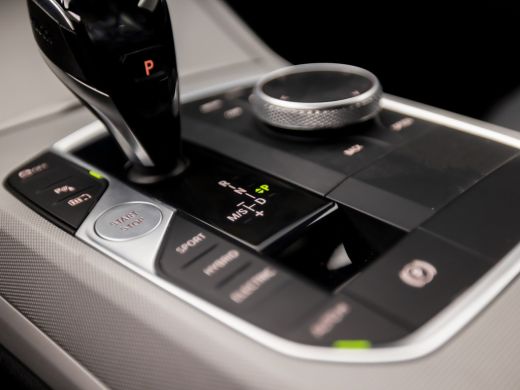 BMW 3-serie 330e Sportline 293Pk Automaat (APPLE CARPLAY, M STUUR, 1e EIGENAAR, GROOT NAVI, STOELVERWARMING, ... ActivLease financial lease