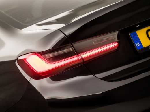 BMW 3-serie 330e Sportline 293Pk Automaat (APPLE CARPLAY, M STUUR, 1e EIGENAAR, GROOT NAVI, STOELVERWARMING, ... ActivLease financial lease
