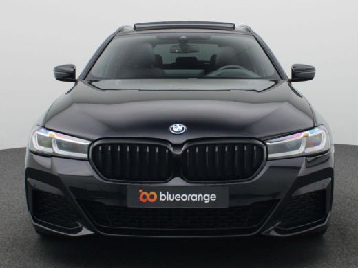 BMW 5 Serie Touring 530e Business Edition 252PK matrix led, trekhaak, head-up display, panoramadak, achteruit... ActivLease financial lease