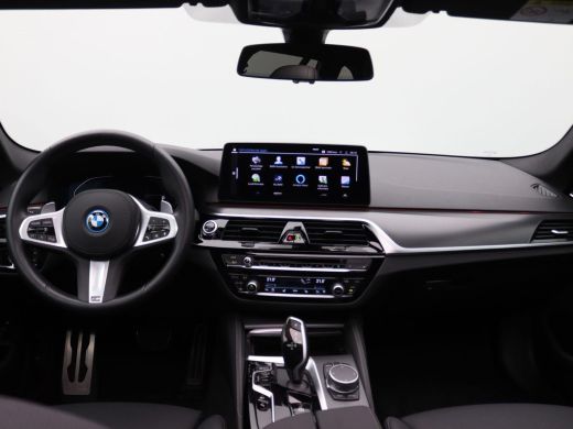 BMW 5 Serie Touring 530e Business Edition 252PK matrix led, trekhaak, head-up display, panoramadak, achteruit... ActivLease financial lease