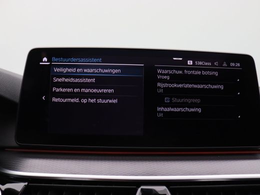 BMW 5 Serie Touring 530e Business Edition 252PK matrix led, trekhaak, head-up display, panoramadak, achteruit... ActivLease financial lease