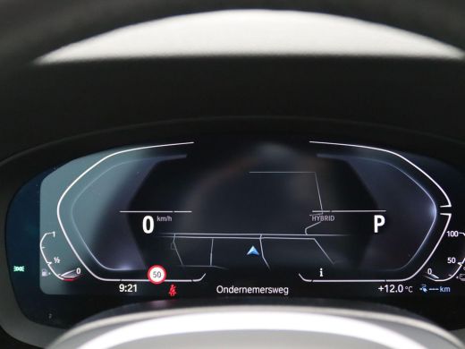 BMW 5 Serie Touring 530e Business Edition 252PK matrix led, trekhaak, head-up display, panoramadak, achteruit... ActivLease financial lease