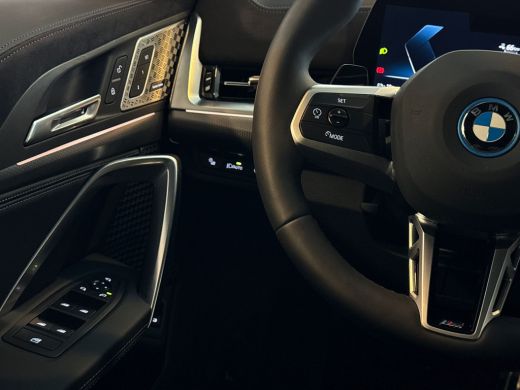 BMW iX2 eDrive20 67 kWh M-Sport / Panoramadak / Harman Kardon Soundsystem / Head-up Display / 20 inch lic... ActivLease financial lease