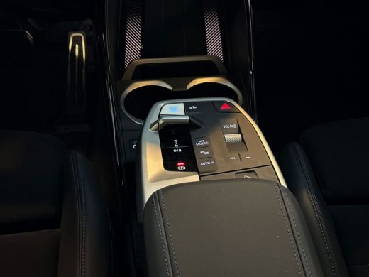 BMW iX2 eDrive20 67 kWh M-Sport / Panoramadak / Harman Kardon Soundsystem / Head-up Display / 20 inch lic... ActivLease financial lease