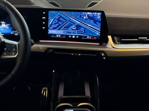 BMW iX2 eDrive20 67 kWh M-Sport / Panoramadak / Harman Kardon Soundsystem / Head-up Display / 20 inch lic... ActivLease financial lease