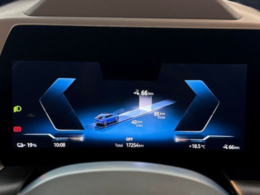 BMW iX2 eDrive20 67 kWh M-Sport / Panoramadak / Harman Kardon Soundsystem / Head-up Display / 20 inch lic... ActivLease financial lease