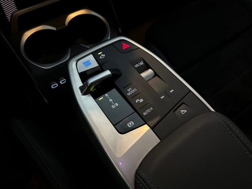 BMW iX2 eDrive20 67 kWh M-Sport / Panoramadak / Harman Kardon Soundsystem / Head-up Display / 20 inch lic... ActivLease financial lease