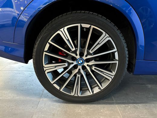 BMW iX2 eDrive20 67 kWh M-Sport / Panoramadak / Harman Kardon Soundsystem / Head-up Display / 20 inch lic... ActivLease financial lease