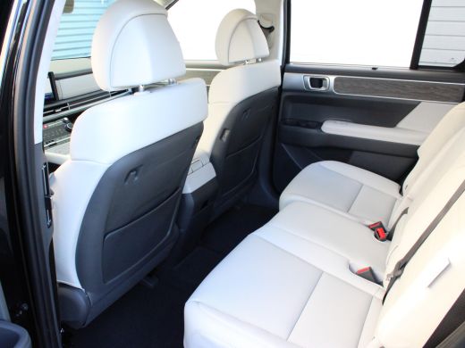 Hyundai Santa Fe Hyundai 1.6 T-GDI HEV Premium Sky 7p. | Schuif-kantel Panoramadak | Head-up Display | Digitale bi... ActivLease financial lease