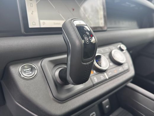 Land Rover Defender Hard Top 3.0 D300 110 MHEV X-Dynamic HSE | GRIJSKENTEKEN | Trekhaak | Panoramadak | koelbox | Geh... ActivLease financial lease