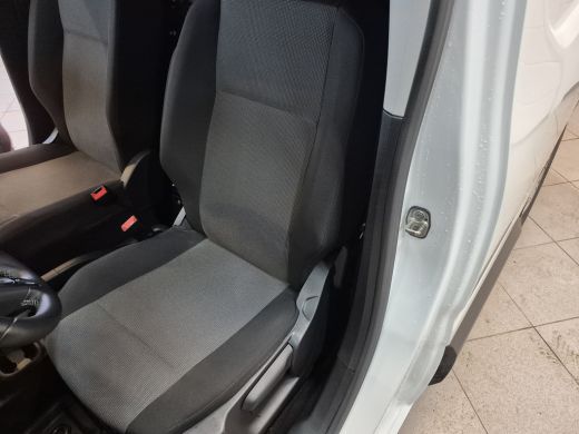 Opel Combo Opel 1.5D L1H1 Edition Automaat| Full map navigatie | | Cruise control | Keyless entry | Keyless ... ActivLease financial lease
