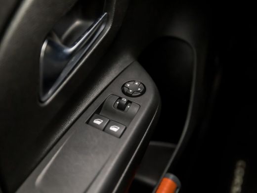 Opel Corsa 1.2 Black Edition Sport (APPLE CARPLAY, CRUISE, LANE ASSIST, SPORTSTOELEN, TREKHAAK, NIEUWE APK, ... ActivLease financial lease