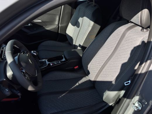 Peugeot 2008 Allure 100pk Airco Auto | Full screen NAVI | Camera Achter | Cruise Control | Apple Carplay/ Andr... ActivLease financial lease