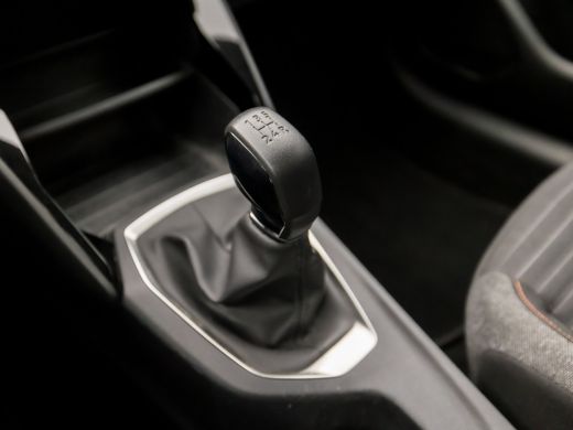Peugeot 208 1.2 PureTech Sport (APPLE CARPLAY, GROOT NAVI, LED KOPLAMPEN, SPORTSTOELEN, LANE ASSIST, CRUISE, ... ActivLease financial lease