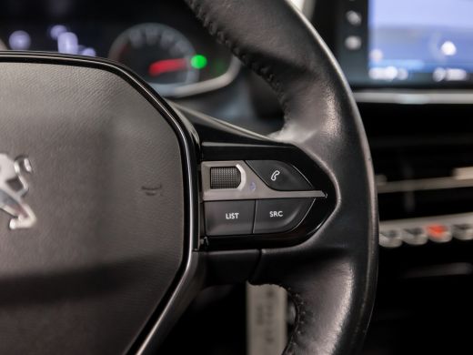 Peugeot 208 1.2 PureTech Sport (APPLE CARPLAY, GROOT NAVI, LED KOPLAMPEN, SPORTSTOELEN, LANE ASSIST, CRUISE, ... ActivLease financial lease