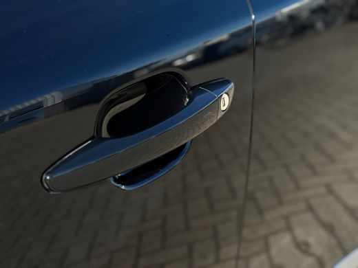 Peugeot e-2008 Peugeot EV Allure 50 kWh BOM vol: | Airco Auto | Stoelverwarming | Keyless entery & Start | Camer... ActivLease financial lease