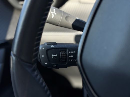 Peugeot e-2008 Peugeot EV Allure 50 kWh BOM vol: | Airco Auto | Stoelverwarming | Keyless entery & Start | Camer... ActivLease financial lease