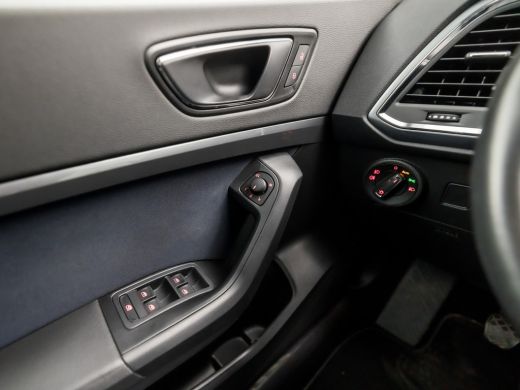 Seat Ateca 1.0 EcoTSI Sport (APPLE CARPLAY, GROOT NAVI, CAMERA, CLIMATE, DAB+, SPORTSTOELEN, LED KOPLAMPEN, ... ActivLease financial lease