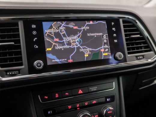 Seat Ateca 1.0 EcoTSI Sport (APPLE CARPLAY, GROOT NAVI, CAMERA, CLIMATE, DAB+, SPORTSTOELEN, LED KOPLAMPEN, ... ActivLease financial lease