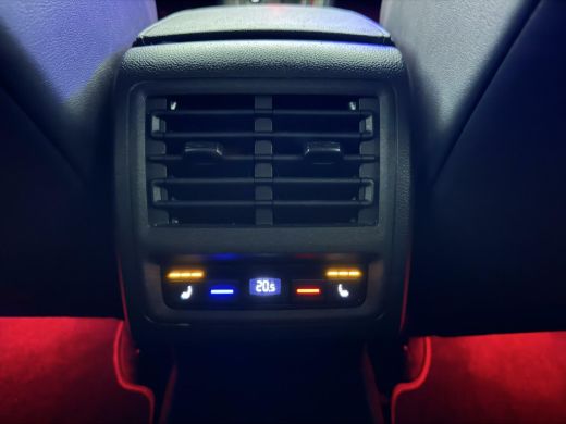 Volkswagen Golf 1.5 eTSI 3x R-Line Virtual CarPlay Sfeerver. ActivLease financial lease