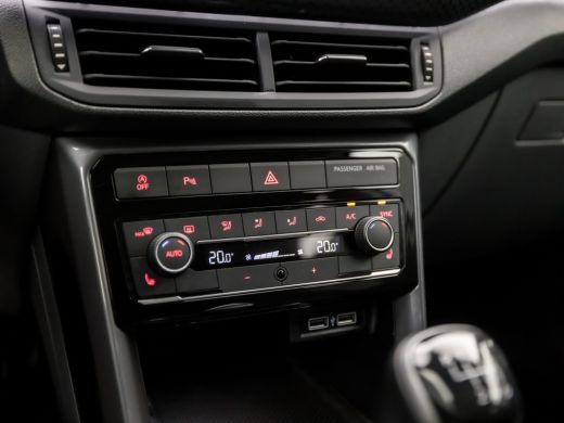 Volkswagen T-Cross 1.0 TSI Sport (VIRTUAL COCKPIT, APPLE CARPLAY, GROOT NAVI, STOELVERWARMING, CLIMATE, SPORTSTOELEN... ActivLease financial lease