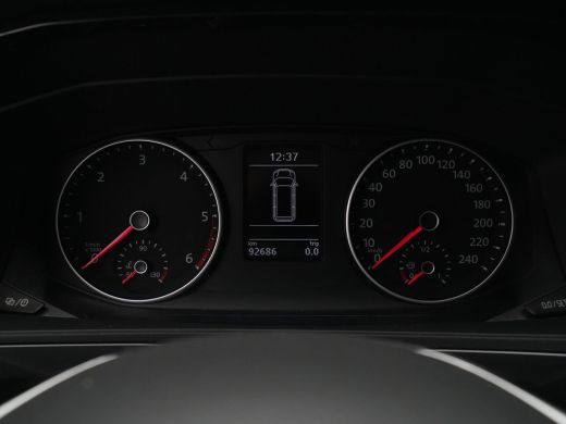 Volkswagen Transporter 2.0 TDI L2H1 DC Highline Navigatie Trekhaak Voorruitverwarming Acc ActivLease financial lease
