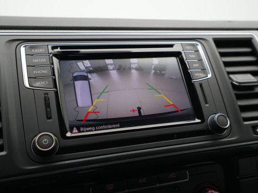 Volkswagen Transporter 2.0 TDI L2H1 DC Highline Navigatie Trekhaak Voorruitverwarming Acc ActivLease financial lease