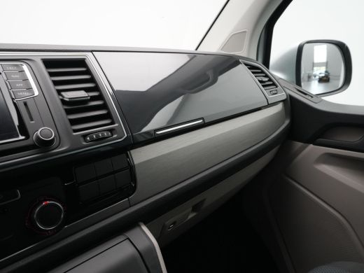 Volkswagen Transporter 2.0 TDI L2H1 DC Highline Navigatie Trekhaak Voorruitverwarming Acc ActivLease financial lease