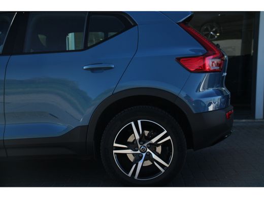 Volvo  XC40 B4 Plus Dark | Adaptive Cruise | Stuur/Stoelverwarming | Harman/Kardon | Trekhaak ActivLease financial lease