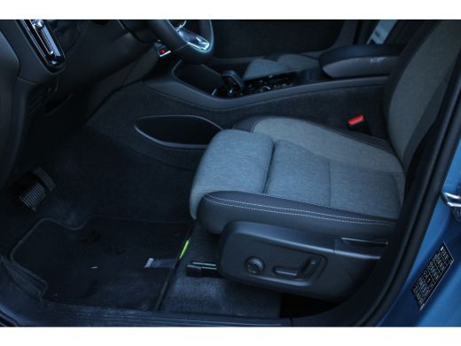 Volvo  XC40 B4 Plus Dark | Adaptive Cruise | Stuur/Stoelverwarming | Harman/Kardon | Trekhaak ActivLease financial lease